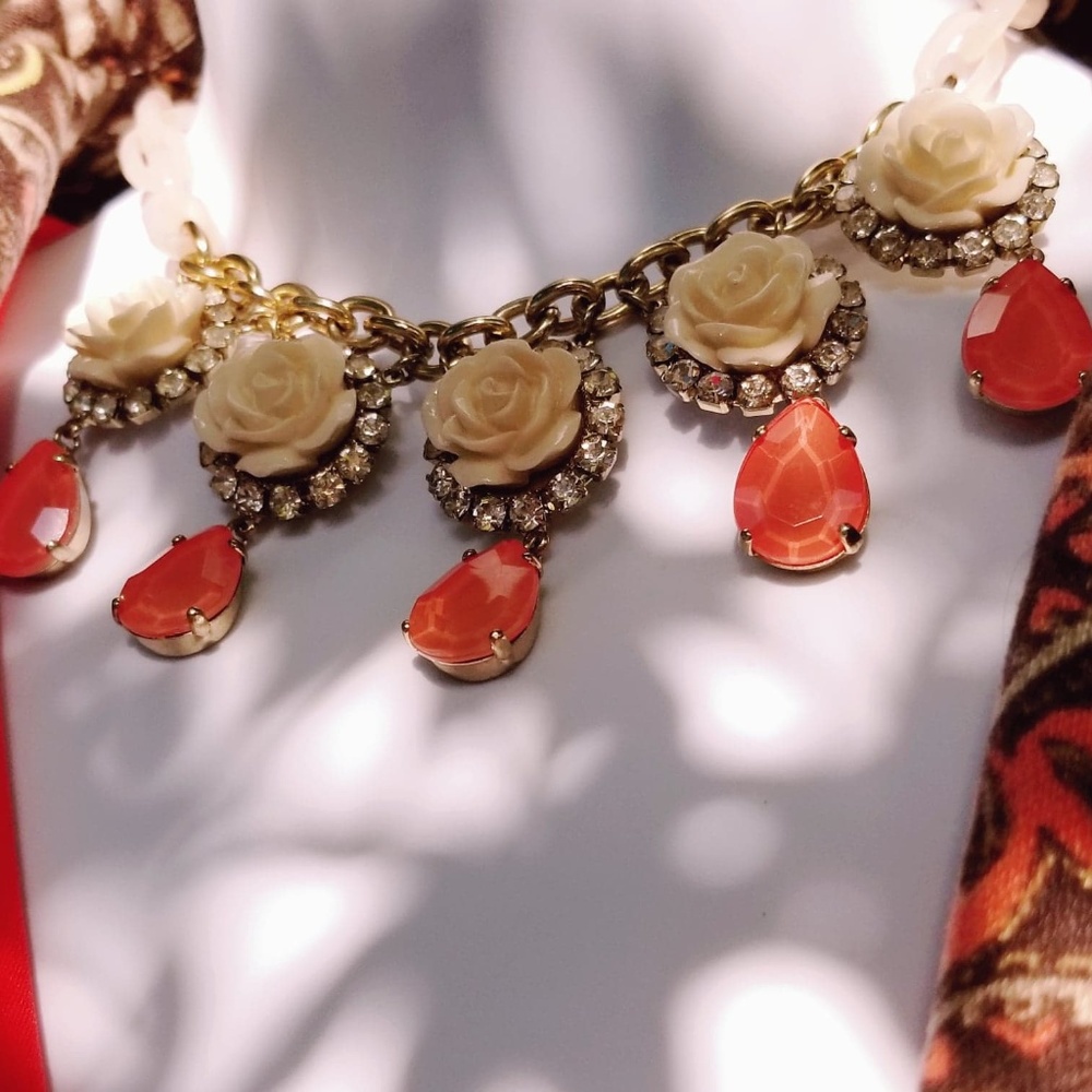 ANTHROPOLOGIE ▪︎ RingAroundRoses  Crystal NECKLACE